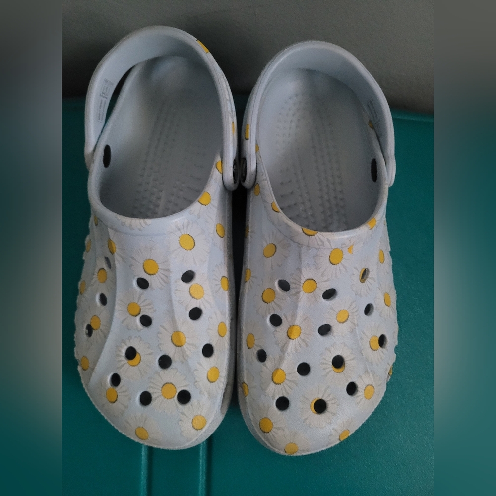 Light Blue W/ Daisies Womens Crocs